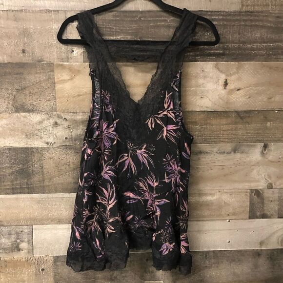 Intimately free people sleeveless tank size M floral lace - Picture 4 of 4